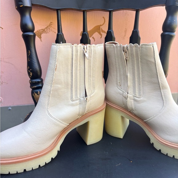 Oasis Society Leather Anastasia Cream Ankle Boots - Picture 3 of 9